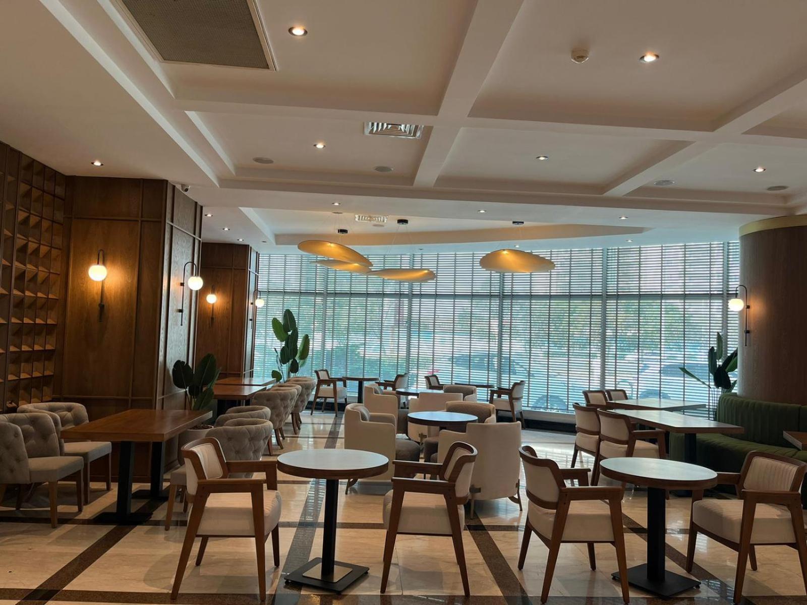 Grand Hotel Victory อัคเทา ภายนอก รูปภาพ The interior of the lounge